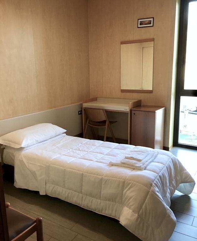 Hotel Socrate Lavena Ponte Tresa Kültér fotó