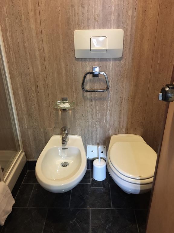 Hotel Socrate Lavena Ponte Tresa Kültér fotó