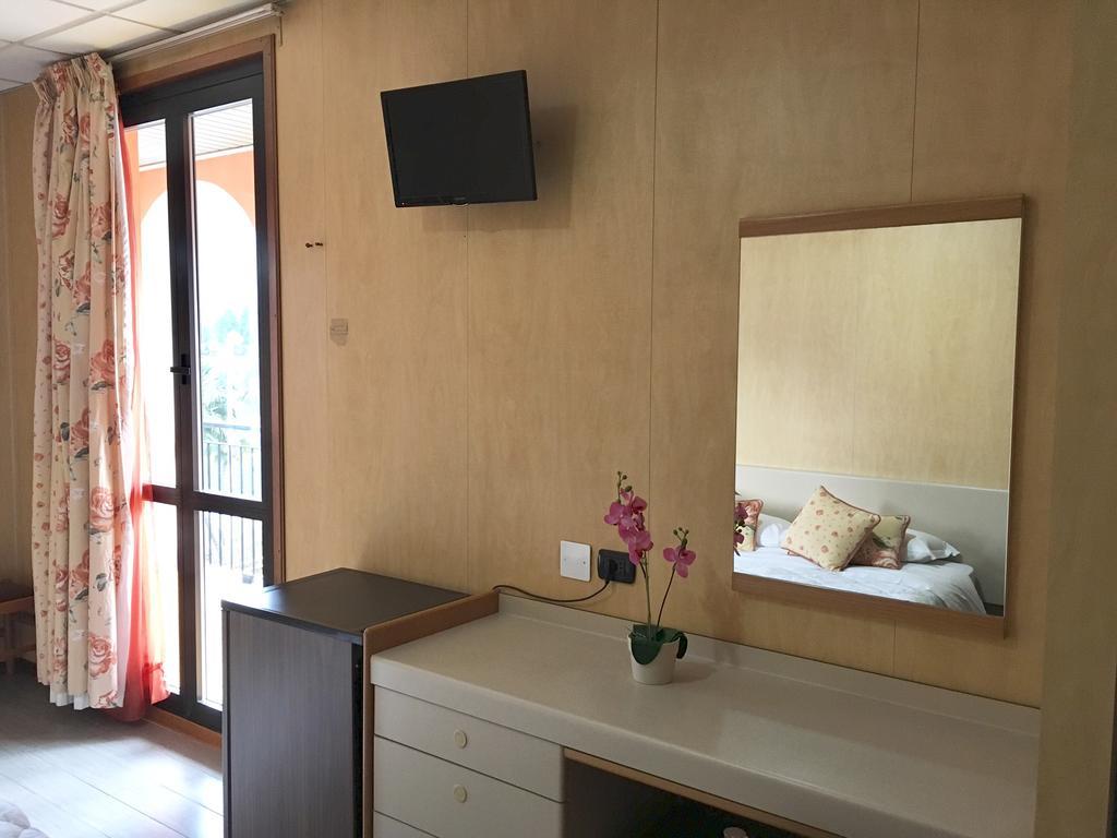 Hotel Socrate Lavena Ponte Tresa Kültér fotó