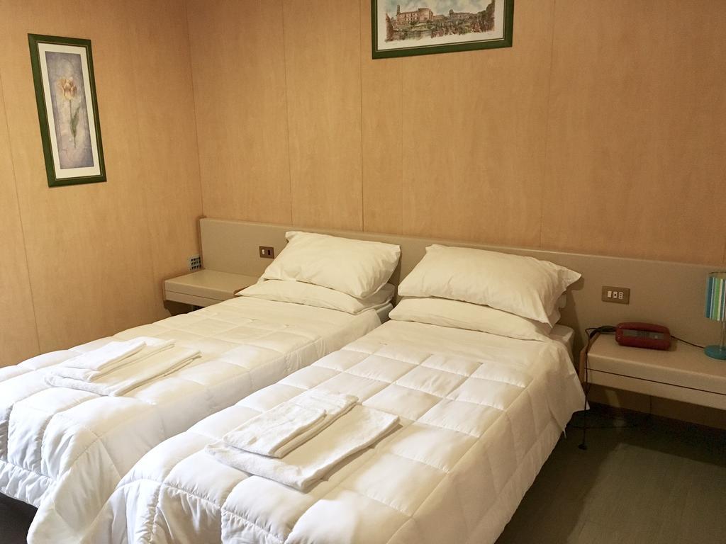 Hotel Socrate Lavena Ponte Tresa Kültér fotó