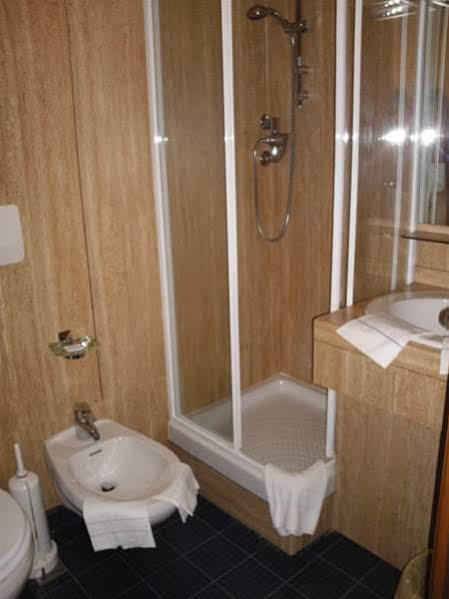 Hotel Socrate Lavena Ponte Tresa Kültér fotó
